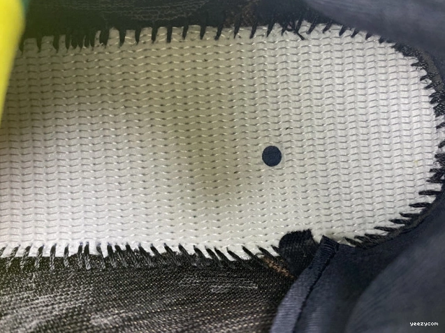 700 ADIDAS GY0189 V3 YEEZY 1207